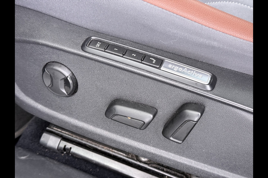 Volkswagen ID.4 Max Pro 1ST 77kWh W-pomp Trekhaak Panodak Camera 21" PDC-a+v Matrix-LED-a+v Adap.Cruise Navi Ergo-Active Stoelen Memory Dynamisch onderstel Stoelverwarming Lmv Elek.Achterklep Privacy Glas Voorruitverwarming Wifi SOH 87% 1e Eigenaar Origineel Nederlandse Auto 1.000KG Trekgewicht € 58.000 nieuw !