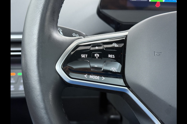 Volkswagen ID.4 Max Pro 1ST 77kWh W-pomp Trekhaak Panodak Camera 21" PDC-a+v Matrix-LED-a+v Adap.Cruise Navi Ergo-Active Stoelen Memory Dynamisch onderstel Stoelverwarming Lmv Elek.Achterklep Privacy Glas Voorruitverwarming Wifi SOH 87% 1e Eigenaar Origineel Nederlandse Auto 1.000KG Trekgewicht € 58.000 nieuw !