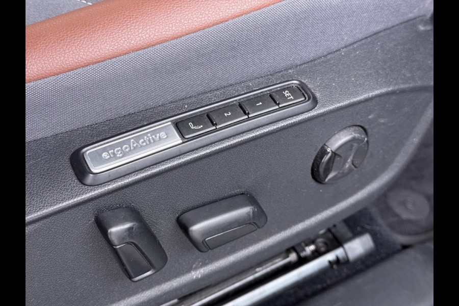 Volkswagen ID.4 Max Pro 1ST 77kWh W-pomp Trekhaak Panodak Camera 21" PDC-a+v Matrix-LED-a+v Adap.Cruise Navi Ergo-Active Stoelen Memory Dynamisch onderstel Stoelverwarming Lmv Elek.Achterklep Privacy Glas Voorruitverwarming Wifi SOH 87% 1e Eigenaar Origineel Nederlandse Auto 1.000KG Trekgewicht € 58.000 nieuw !