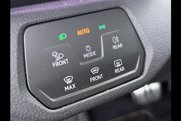 Volkswagen ID.4 Max Pro 1ST 77kWh W-pomp Trekhaak Panodak Camera 21" PDC-a+v Matrix-LED-a+v Adap.Cruise Navi Ergo-Active Stoelen Memory Dynamisch onderstel Stoelverwarming Lmv Elek.Achterklep Privacy Glas Voorruitverwarming Wifi SOH 87% 1e Eigenaar Origineel Nederlandse Auto 1.000KG Trekgewicht € 58.000 nieuw !