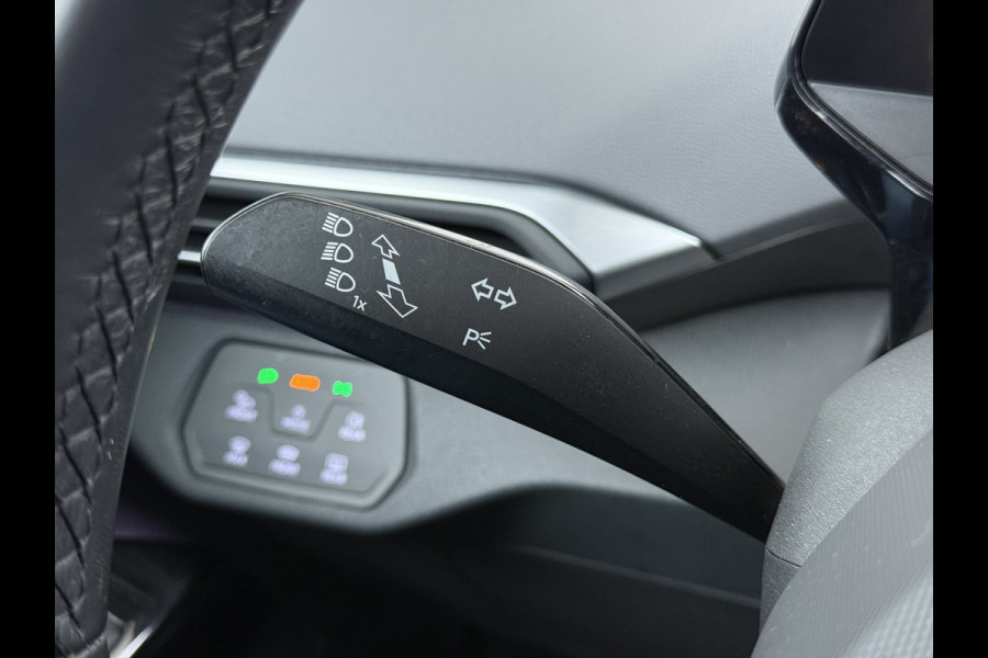 Volkswagen ID.4 Max Pro 1ST 77kWh W-pomp Trekhaak Panodak Camera 21" PDC-a+v Matrix-LED-a+v Adap.Cruise Navi Ergo-Active Stoelen Memory Dynamisch onderstel Stoelverwarming Lmv Elek.Achterklep Privacy Glas Voorruitverwarming Wifi SOH 87% 1e Eigenaar Origineel Nederlandse Auto 1.000KG Trekgewicht € 58.000 nieuw !