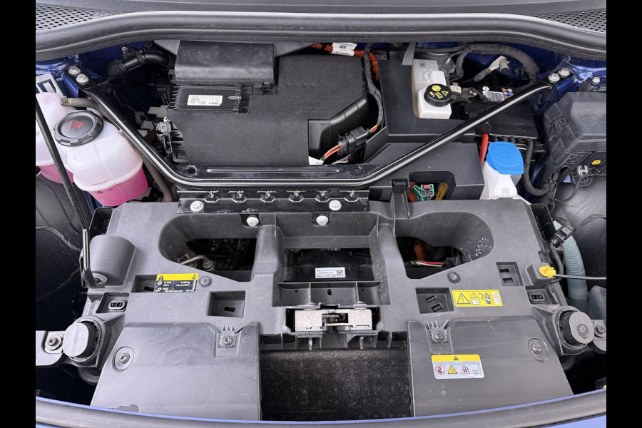 Volkswagen ID.4 Max Pro 1ST 77kWh W-pomp Trekhaak Panodak Camera 21" PDC-a+v Matrix-LED-a+v Adap.Cruise Navi Ergo-Active Stoelen Memory Dynamisch onderstel Stoelverwarming Lmv Elek.Achterklep Privacy Glas Voorruitverwarming Wifi SOH 87% 1e Eigenaar Origineel Nederlandse Auto 1.000KG Trekgewicht € 58.000 nieuw !