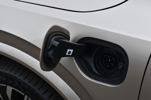Volvo XC90 T8 AWD 455PK Plug-in hybrid Plus Dark | Facelift | Luchtvering | H&K | Panodak | ACC | 21"LMV | Stoelverwarming