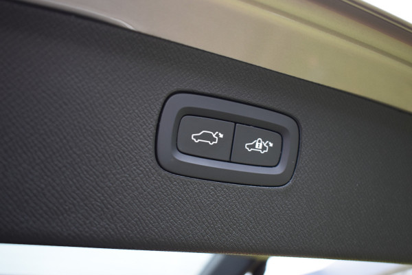 Volvo XC90 T8 AWD 455PK Plug-in hybrid Plus Dark | Facelift | Luchtvering | H&K | Panodak | ACC | 21"LMV | Stoelverwarming