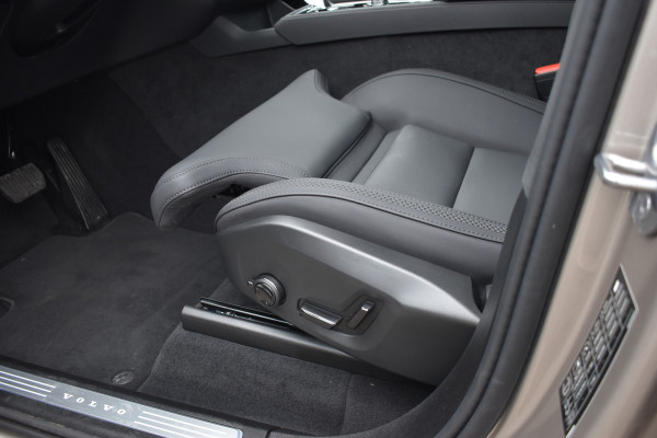 Volvo XC90 T8 AWD 455PK Plug-in hybrid Plus Dark | Facelift | Luchtvering | H&K | Panodak | ACC | 21"LMV | Stoelverwarming