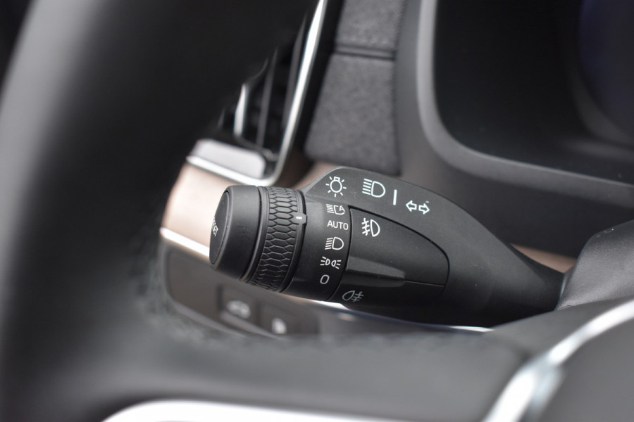 Volvo XC90 T8 AWD 455PK Plug-in hybrid Plus Dark | Facelift | Luchtvering | H&K | Panodak | ACC | 21"LMV | Stoelverwarming