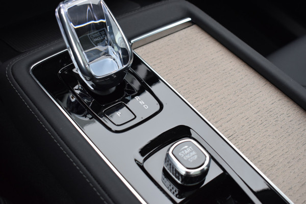 Volvo XC90 T8 AWD 455PK Plug-in hybrid Plus Dark | Facelift | Luchtvering | H&K | Panodak | ACC | 21"LMV | Stoelverwarming