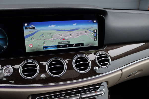 Mercedes-Benz E-Klasse 300 de AMG Line | Distronic+ | Panoramadak | Burmester | Trekhaak | Augmented Reality | Camera | Leder | Multibeam LED | Stoelverwarming | Nightpakket |