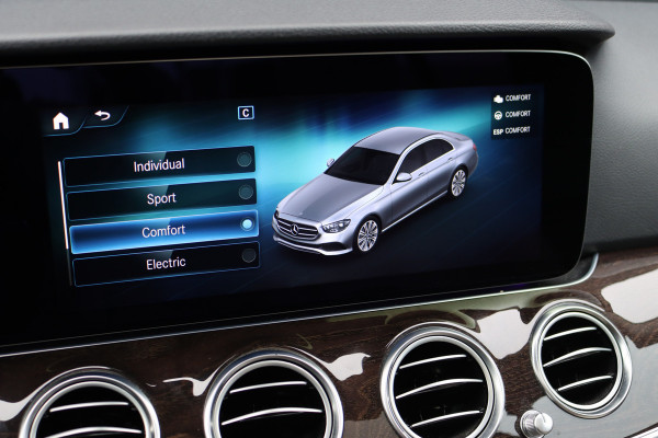 Mercedes-Benz E-Klasse 300 de AMG Line | Distronic+ | Panoramadak | Burmester | Trekhaak | Augmented Reality | Camera | Leder | Multibeam LED | Stoelverwarming | Nightpakket |