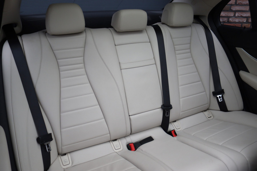 Mercedes-Benz E-Klasse 300 de AMG Line | Distronic+ | Panoramadak | Burmester | Trekhaak | Augmented Reality | Camera | Leder | Multibeam LED | Stoelverwarming | Nightpakket |