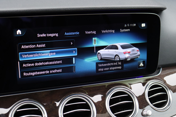 Mercedes-Benz E-Klasse 300 de AMG Line | Distronic+ | Panoramadak | Burmester | Trekhaak | Augmented Reality | Camera | Leder | Multibeam LED | Stoelverwarming | Nightpakket |