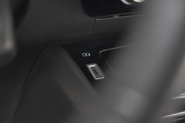 Peugeot 2008 PureTech 130 Allure | Camera | Adaptieve Cruise Control | Stoelverwarming