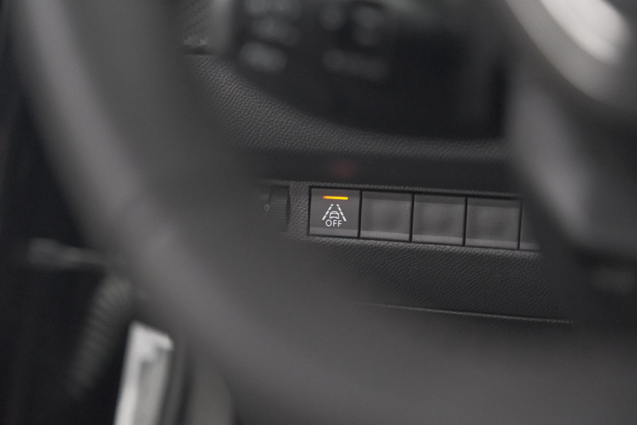 Peugeot 2008 PureTech 130 EAT8 Active Pack | Parkeersensoren | Apple CarPlay | Climate Control | Stoelverwarming