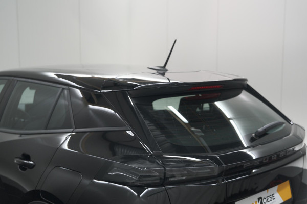 Peugeot e-2008 EV Active 50 kWh | Parkeersensoren | Apple Carplay | Climate Control