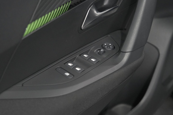Peugeot e-2008 EV Active 50 kWh | Parkeersensoren | Apple Carplay | Climate Control