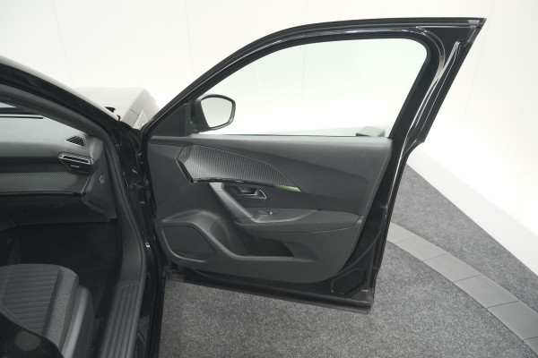 Peugeot e-2008 EV Active 50 kWh | Parkeersensoren | Apple Carplay | Climate Control