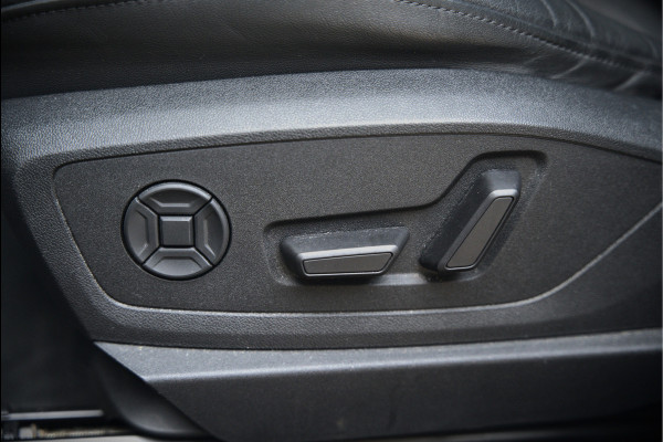 Audi e-tron 50 quattro S edition 71 kWh S-Line | Panoramadak | Bang & Olufsen | Stoelverwarming | Memory Seat | Keyless | Ambiance Verlichting | Head-Up Display | Camera |