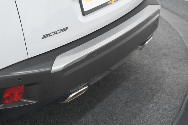 Peugeot 2008 PureTech 130 EAT8 GT | Camera | Apple Carplay | Parkeersensoren | 17 Inch Lichtmetalen Velgen
