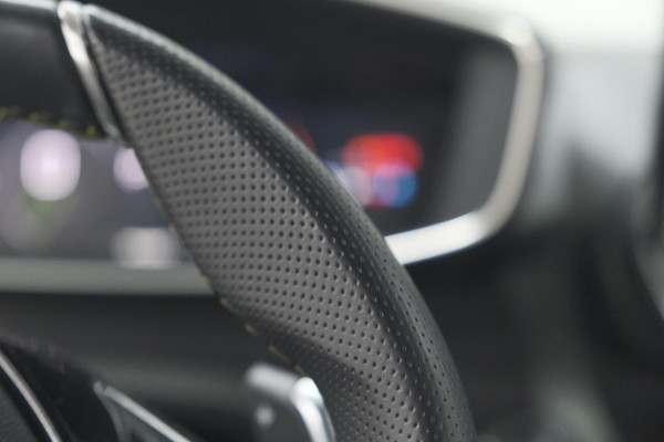 Peugeot 2008 PureTech 130 EAT8 GT | Camera | Apple Carplay | Parkeersensoren | 17 Inch Lichtmetalen Velgen