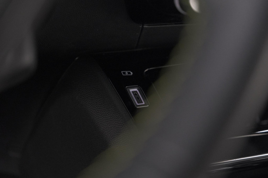 Peugeot 2008 PureTech 130 EAT8 GT | Camera | Apple Carplay | Parkeersensoren | 17 Inch Lichtmetalen Velgen