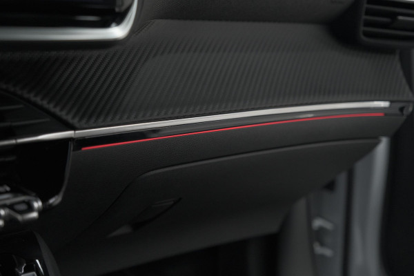 Peugeot 2008 PureTech 130 EAT8 GT | Camera | Apple Carplay | Parkeersensoren | 17 Inch Lichtmetalen Velgen