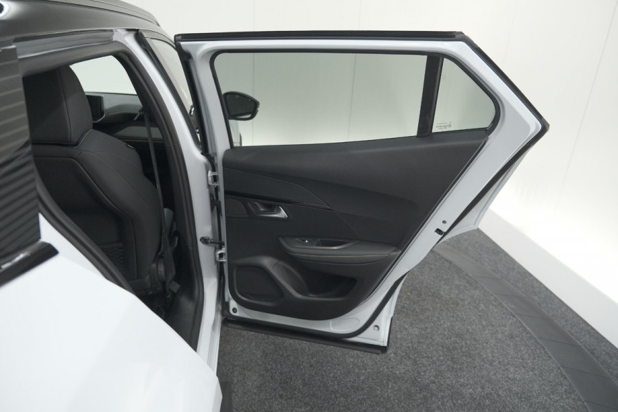 Peugeot 2008 PureTech 130 EAT8 GT | Camera | Apple Carplay | Parkeersensoren | 17 Inch Lichtmetalen Velgen