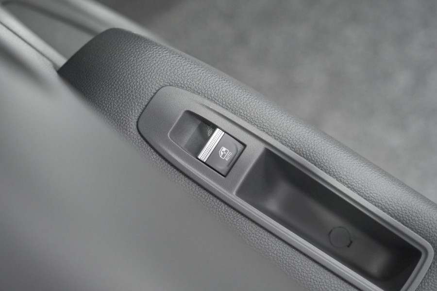 Renault Captur TCe 90 Techno | Nieuw Model | Camera | Harman Kardon | Apple Carplay | Parkeersensoren | 18 Inch Lichtmetalen Velgen