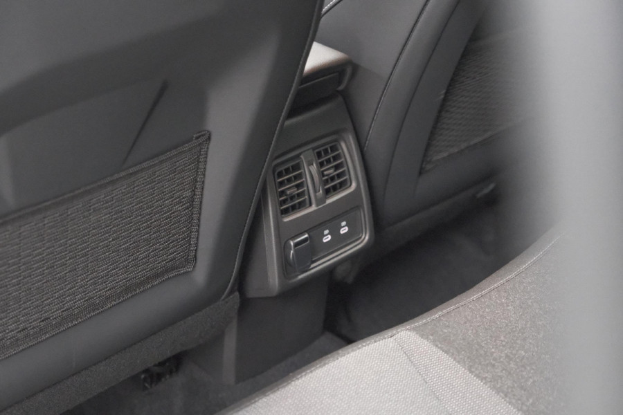 Renault Captur TCe 90 Techno | Nieuw Model | Camera | Harman Kardon | Apple Carplay | Parkeersensoren | 18 Inch Lichtmetalen Velgen