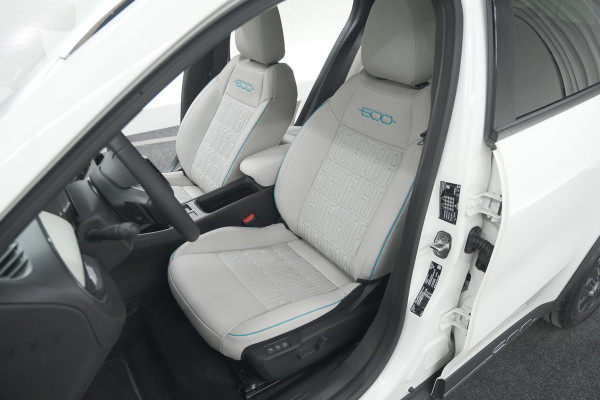 Fiat 600 1.2 Hybrid 100 DCT6 La Prima | Camera | Adaptieve Cruise Control | Dodehoekdetectie | Stoelverwarming