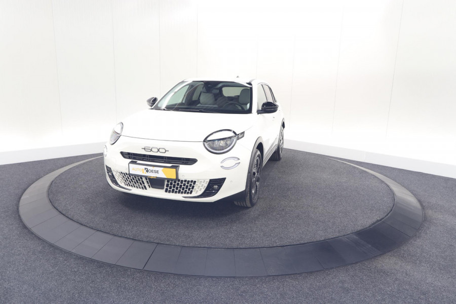 Fiat 600 1.2 Hybrid 100 DCT6 La Prima | Camera | Adaptieve Cruise Control | Dodehoekdetectie | Stoelverwarming