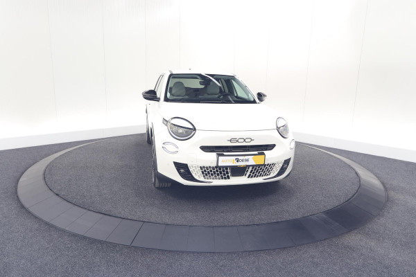 Fiat 600 1.2 Hybrid 100 DCT6 La Prima | Camera | Adaptieve Cruise Control | Dodehoekdetectie | Stoelverwarming