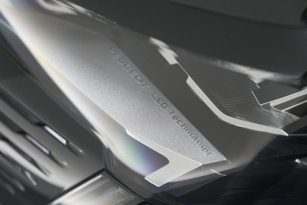 Peugeot 3008 1.6 HYbrid 180 Allure Pack Business | Camera | Apple Carplay | Navigatie