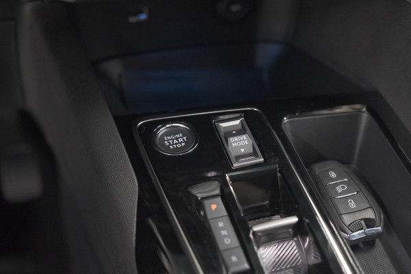 Peugeot 3008 1.6 HYbrid 180 Allure Pack Business | Camera | Apple Carplay | Navigatie