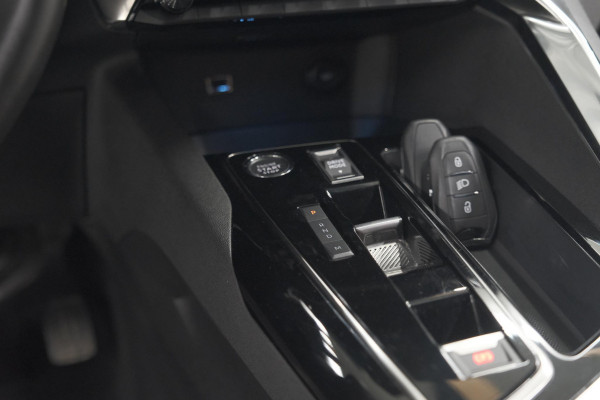 Peugeot 5008 PureTech 130 EAT8 Active Pack Business | 7 Zitplaatsen | Camera | Navigatie | Apple Carplay | Parkeersensoren