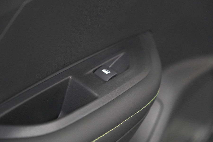 Peugeot 2008 Hybrid 145 e-DCS6 GT | 360 Camera | Adaptieve Cruise Control | Navigatie | Dodehoekdetectie