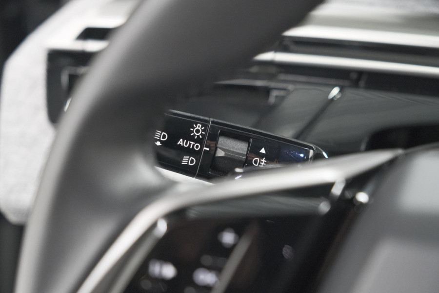 Peugeot 5008 1.2 Hybrid 136 e-DCS6 Allure | 7 Zitplaatsen | Camera | Stoelverwarming | Navigatie