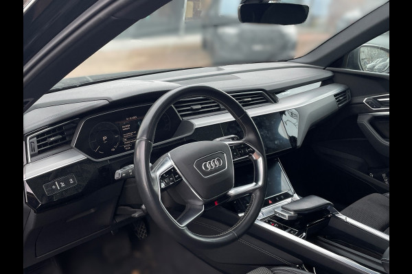 Audi e-tron e-tron 50 quattro Launch edition Black 71 kWh S-Line | Panoramadak | Stoelverwarming | Adaptive Cruise Control | Memory Seat | Parkeersensoren | Keyless | Apple Carplay