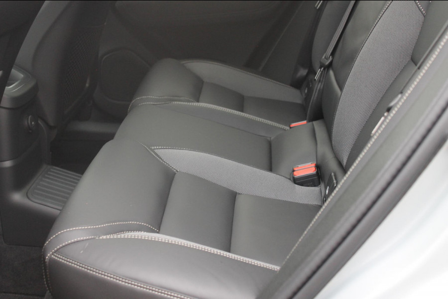 Volvo XC60 T8 Plug-in hybrid 455PK AWD Plus Black Edition Head-up display / Panoramisch schuif-kanteldak / Luchtvering / Trekhaak / 360graden camera / Google Infotainment