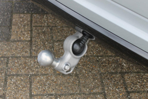 Volvo XC60 T8 Plug-in hybrid 455PK AWD Plus Black Edition Head-up display / Panoramisch schuif-kanteldak / Luchtvering / Trekhaak / 360graden camera / Google Infotainment