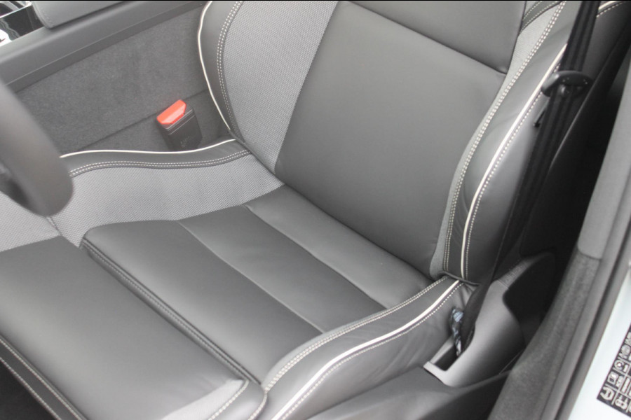 Volvo XC60 T8 Plug-in hybrid 455PK AWD Plus Black Edition Head-up display / Panoramisch schuif-kanteldak / Luchtvering / Trekhaak / 360graden camera / Google Infotainment