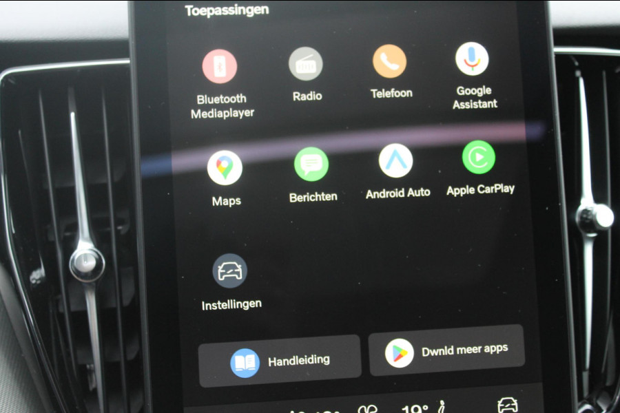 Volvo XC60 T8 Plug-in hybrid 455PK AWD Plus Black Edition Head-up display / Panoramisch schuif-kanteldak / Luchtvering / Trekhaak / 360graden camera / Google Infotainment