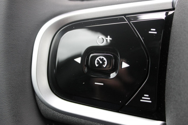 Volvo XC60 T8 Plug-in hybrid 455PK AWD Plus Black Edition Head-up display / Panoramisch schuif-kanteldak / Luchtvering / Trekhaak / 360graden camera / Google Infotainment