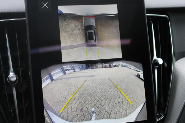 Volvo XC60 T8 Plug-in hybrid 455PK AWD Plus Black Edition Head-up display / Panoramisch schuif-kanteldak / Luchtvering / Trekhaak / 360graden camera / Google Infotainment