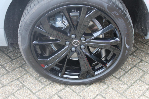 Volvo XC60 T8 Plug-in hybrid 455PK AWD Plus Black Edition Head-up display / Panoramisch schuif-kanteldak / Luchtvering / Trekhaak / 360graden camera / Google Infotainment