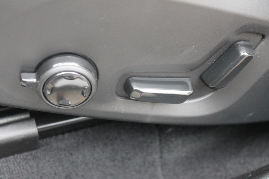 Volvo XC60 T8 Plug-in hybrid 455PK AWD Plus Black Edition Head-up display / Panoramisch schuif-kanteldak / Luchtvering / Trekhaak / 360graden camera / Google Infotainment