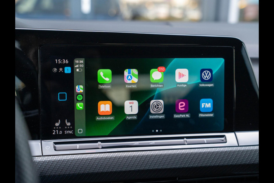 Volkswagen Golf 2.0 TSI R-line / 190PK / Pano / IQ / Black style / H&K / Keyless / Stoel+Stuurverwarming / DAB+