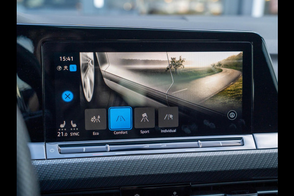 Volkswagen Golf 2.0 TSI R-line / 190PK / Pano / IQ / Black style / H&K / Keyless / Stoel+Stuurverwarming / DAB+