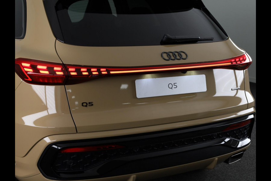 Audi Q5 2.0 TFSI e-hybrid quattro S edition Competition 367pk | Tech Plus Pakket | MMI experience pro | Glazen panoramadak | Tech plus | Privacy glas |