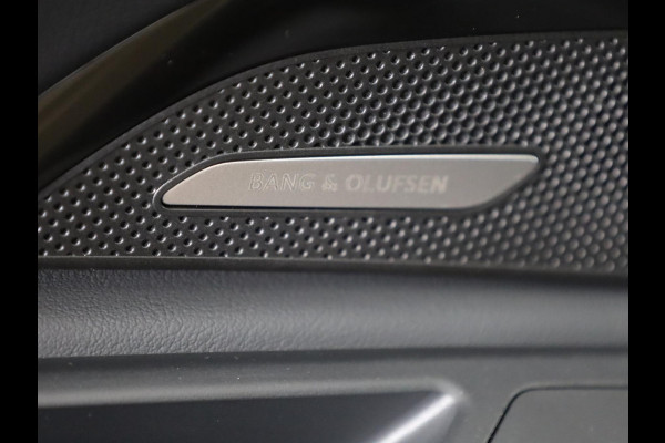 Audi Q5 2.0 TFSI e-hybrid quattro S edition Competition 367pk | Tech Plus Pakket | MMI experience pro | Glazen panoramadak | Tech plus | Privacy glas |