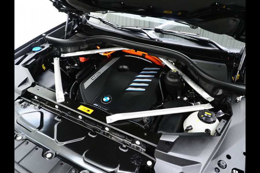 BMW X5 xDrive45e High Executive | Panoramadak | Luchtvering | Trekhaak | Camera | Adaptive Cruise | Carplay